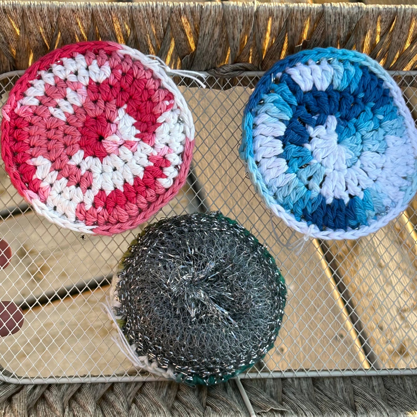 Crochet cleaning round